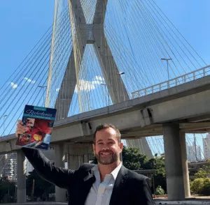 a9a6f9607f4557949d9900815c58e273.cirurgiao plastico livro bichectomia e contorno facial gustavo alvarez 300x294 1