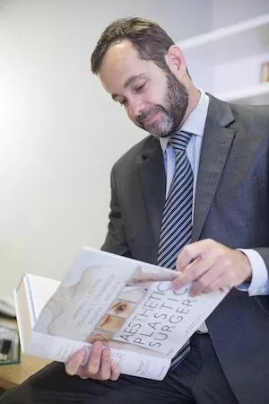 eaafd8babf1a9e5c6566d18bbe30afb7.cirurgiao plastico dr gustavo alvarez especialista em face porto alegre